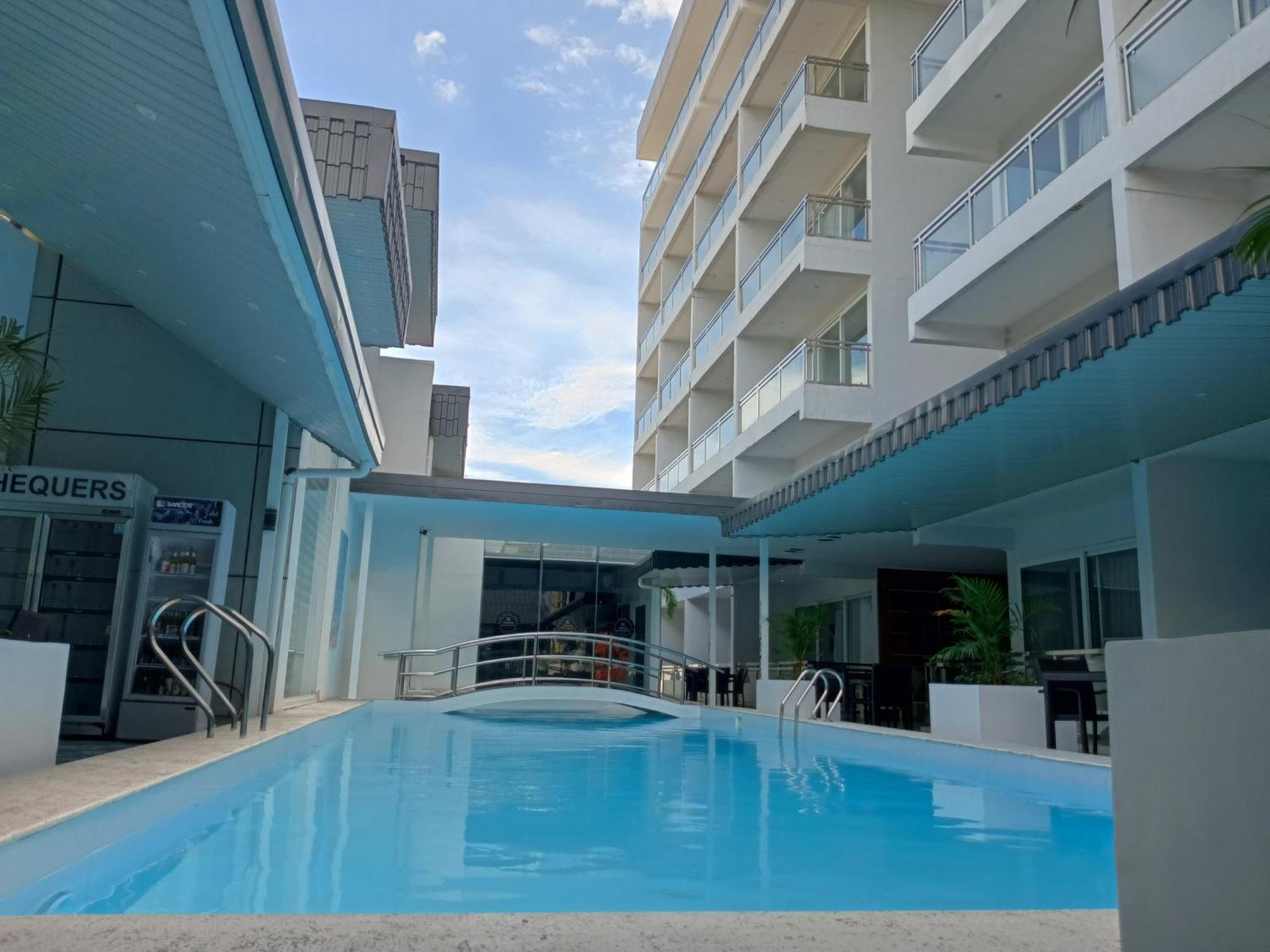 Chequers Suites Subic Bay Olongapo Exterior foto